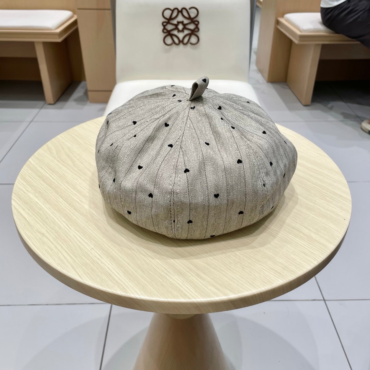 CHANEL BERET HAT POLKA DOT GREIGE 672670