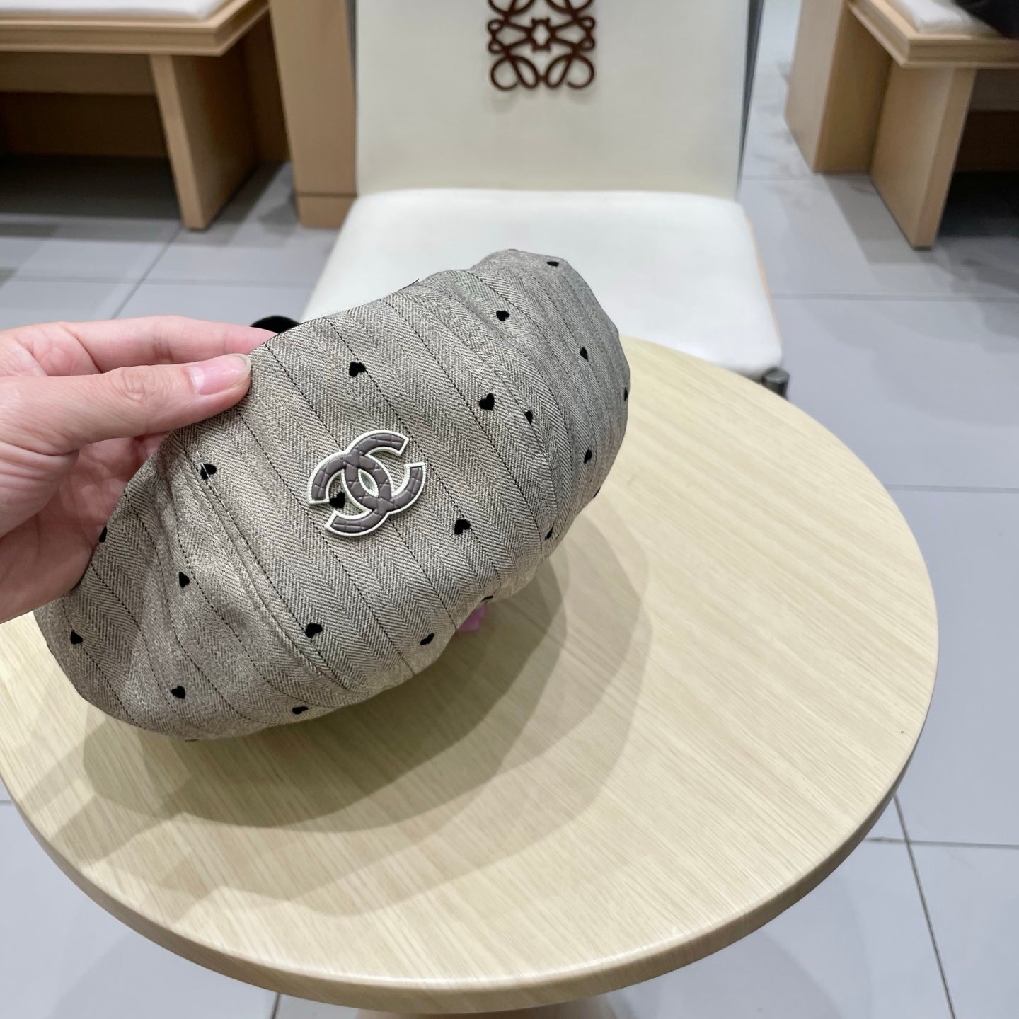 CHANEL BERET HAT POLKA DOT GREIGE 672670