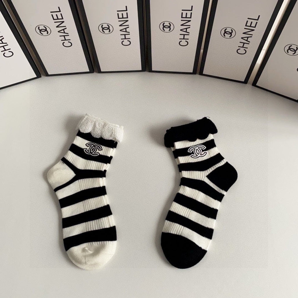 CHANEL CREW SOCKS 425664 ( 1 BOX )