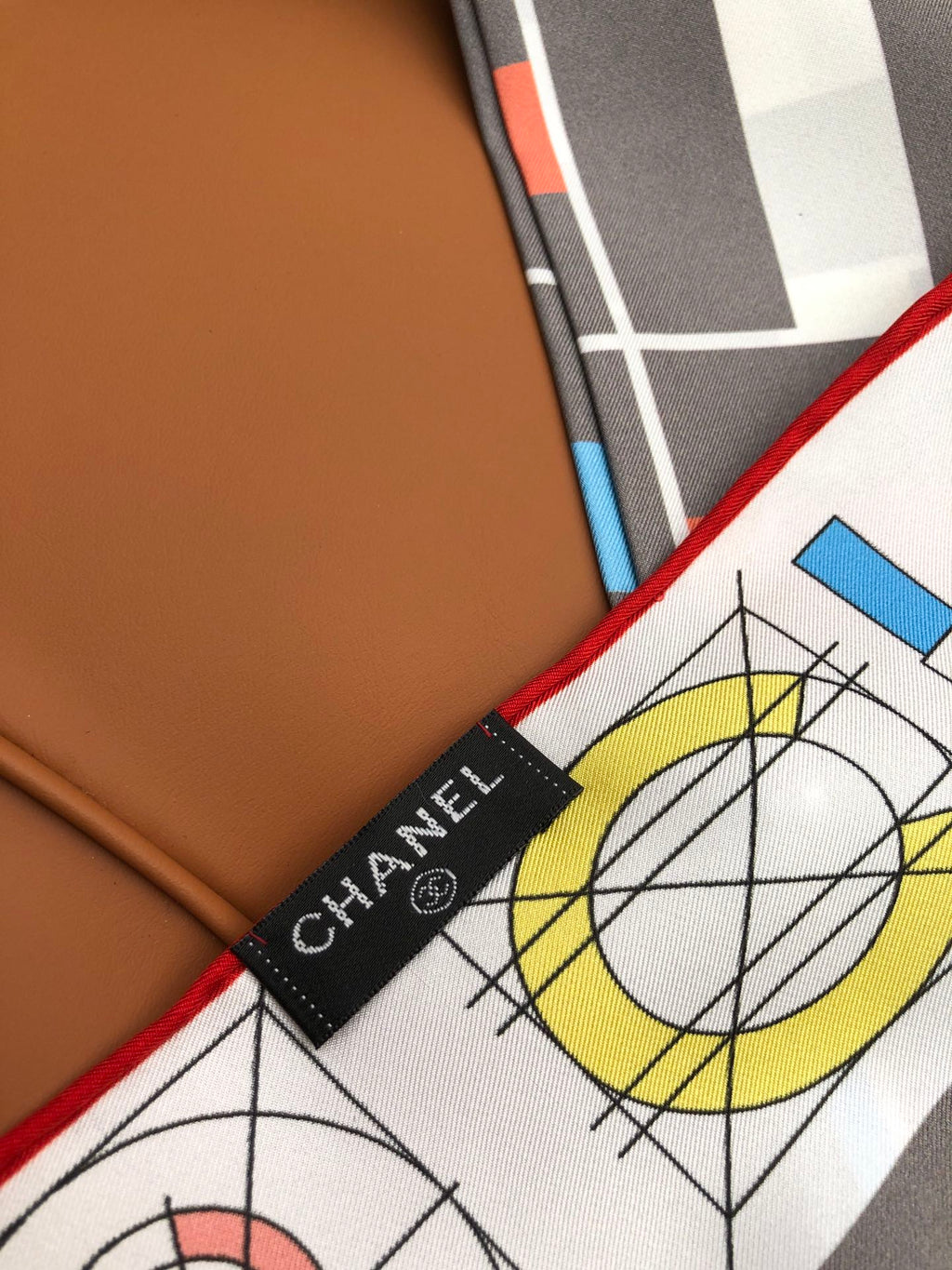CHANEL 25S SCARF 90 IN SILK 704585
