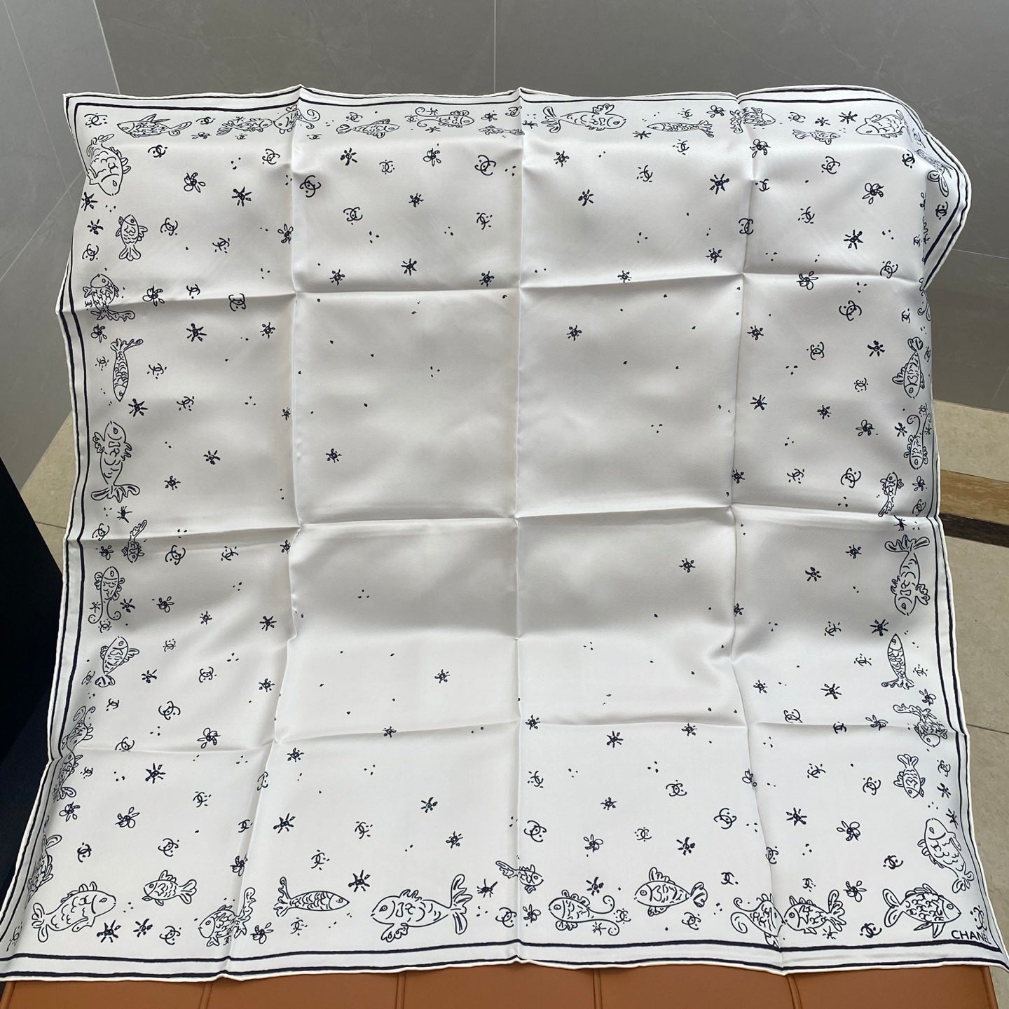 CHANEL 25S SCARF 90 IN SILK 703705