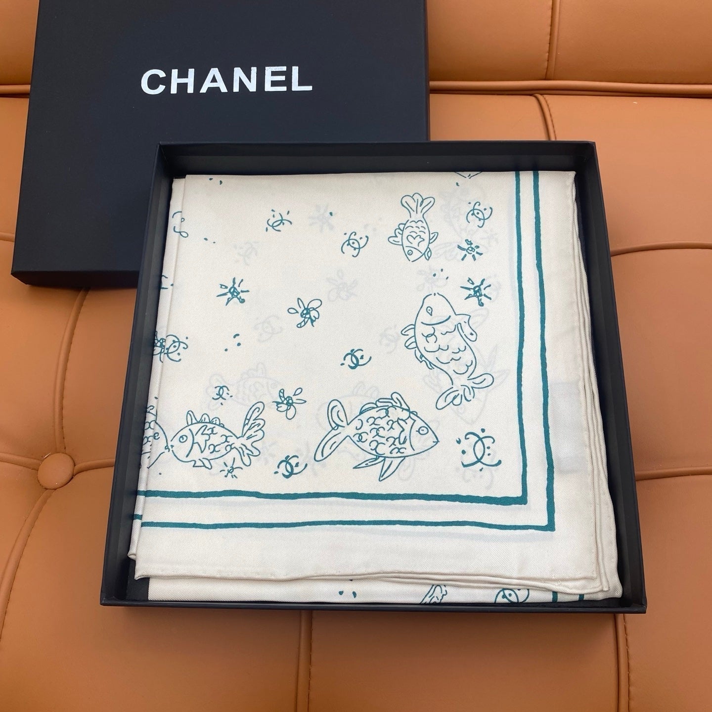 CHANEL 25S SCARF 90 IN SILK 703706