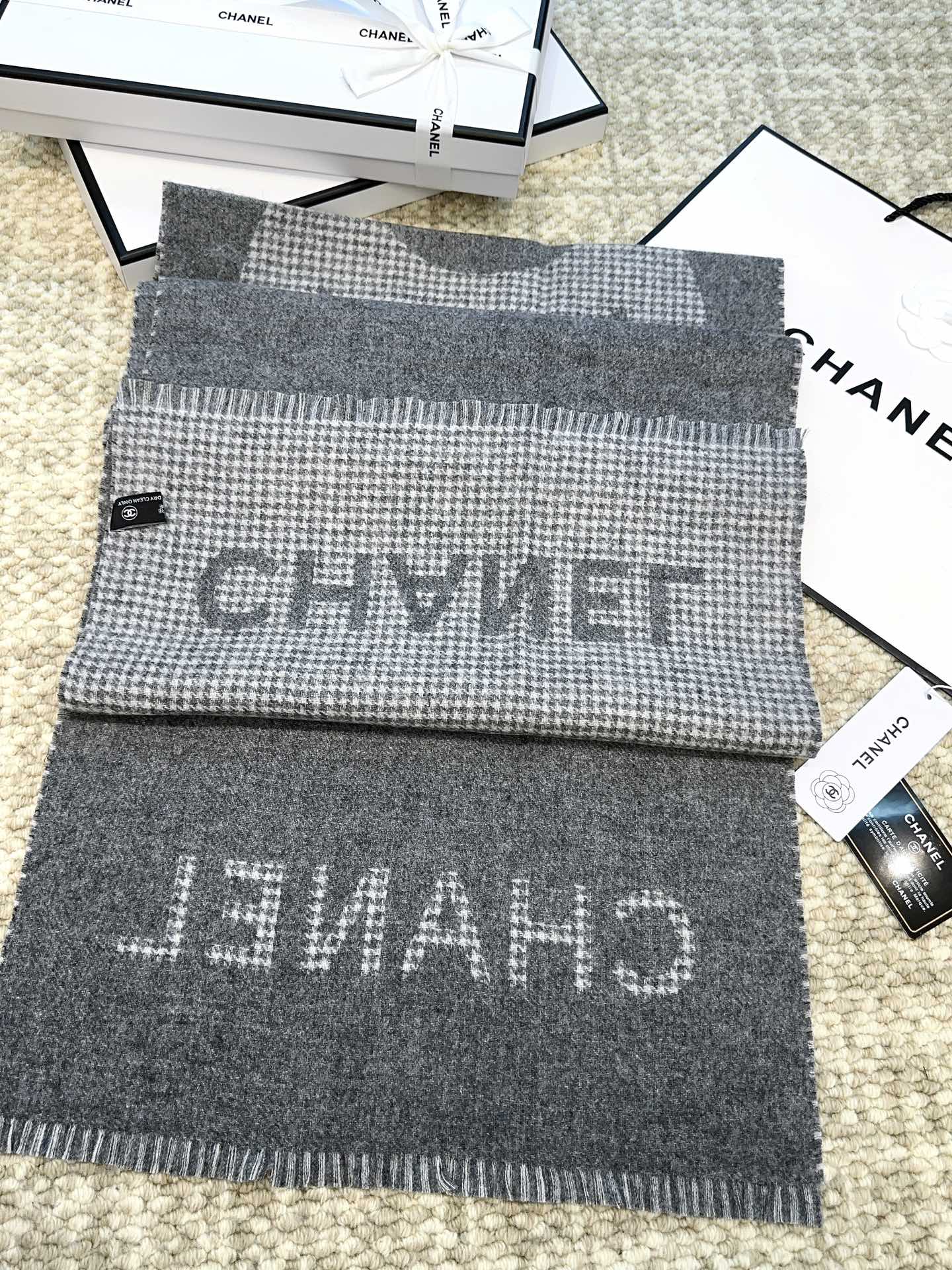 CHANEL HOUNDSTOOTH SCARF 185 CM IN SHADOW GRAY CASHMERE 393122