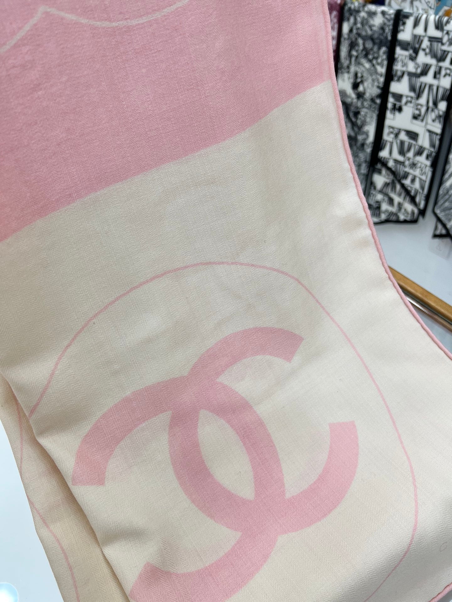 CHANEL 25S SCARF 135 IN CASHMERE SILK 737234