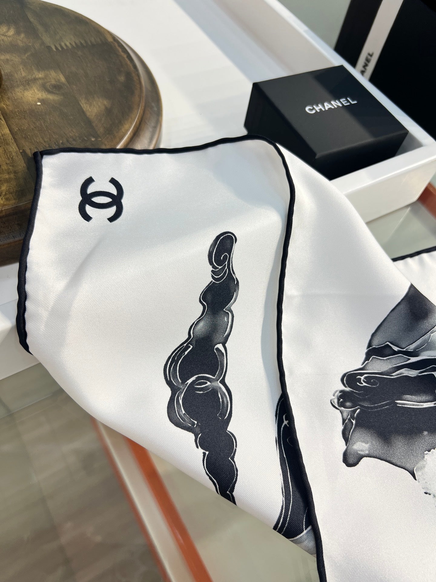 CHANEL 25S SCARF 90 IN SILK 735865