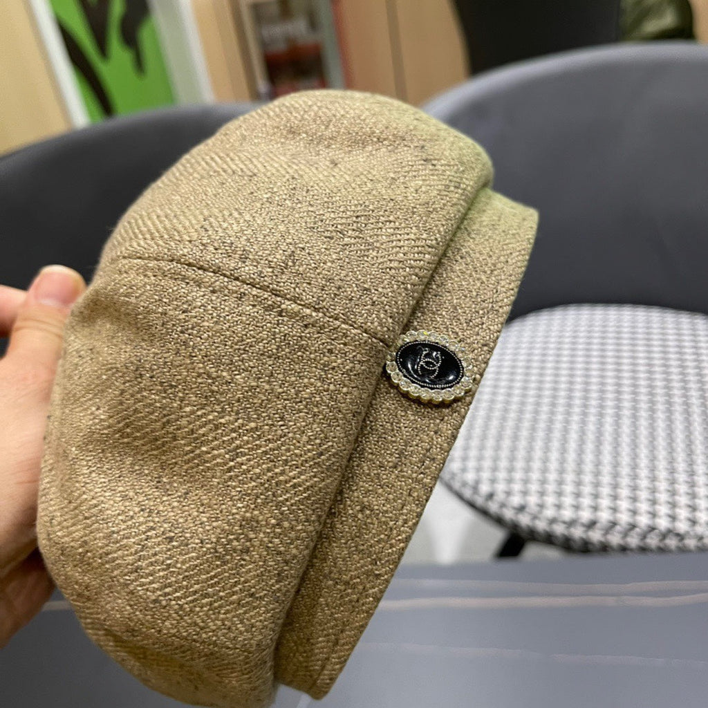 CHANEL BERET HAT IN PEANUT BROWN FABRIC 420942