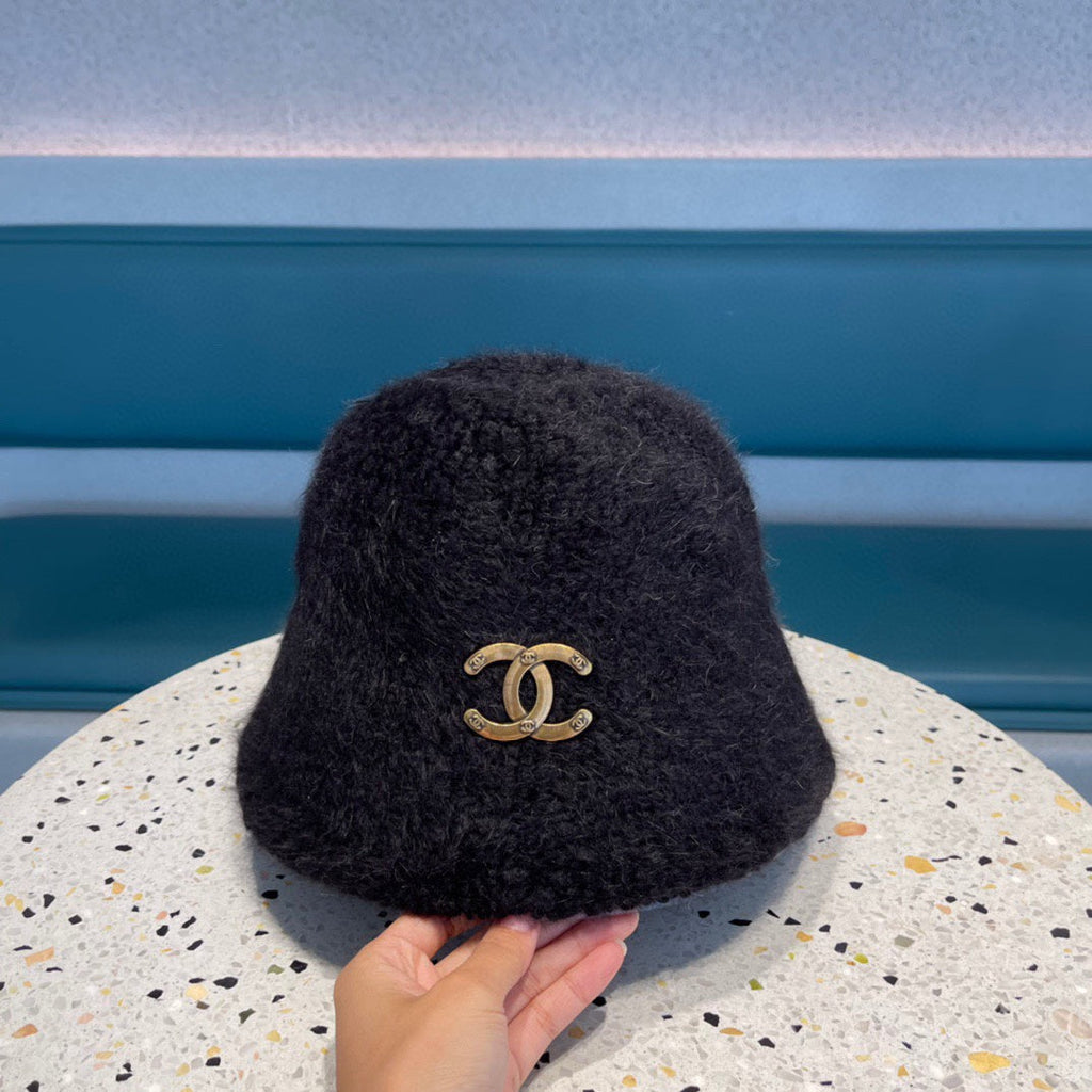 CHANEL BUCKET HAT IN BLACK LAMB FUR 422036