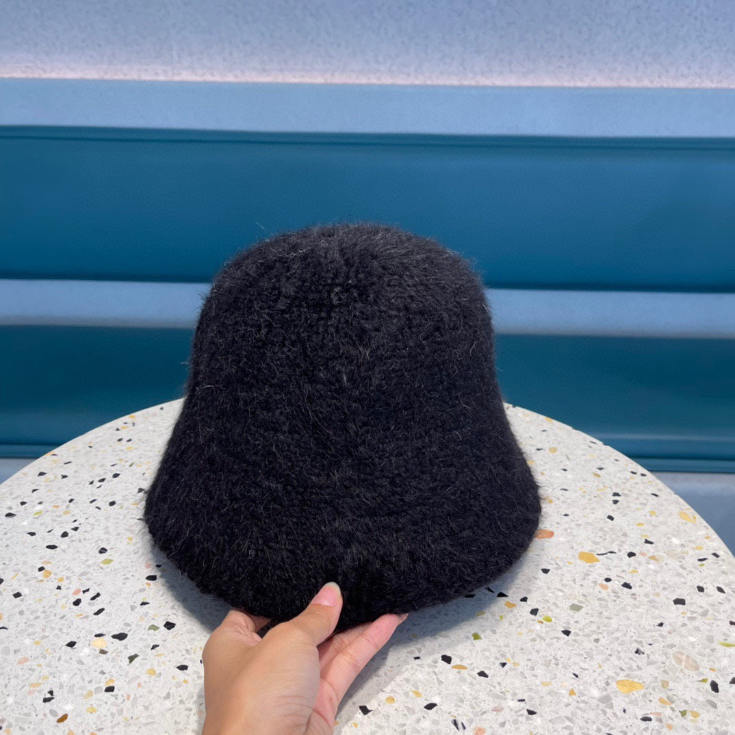 CHANEL BUCKET HAT IN BLACK LAMB FUR 422036