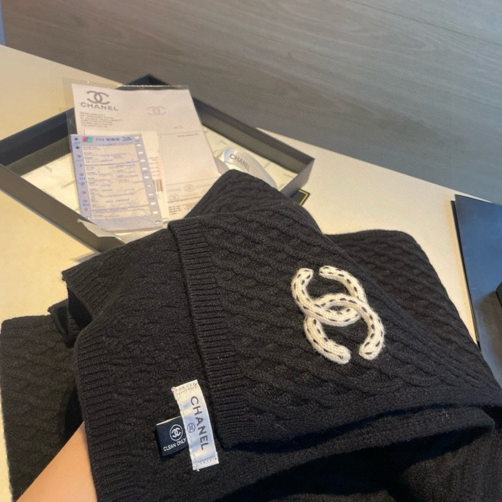 CHANEL SCARF 170 CM IN BLACK CASHMERE WITH WHITE LOGO 401989