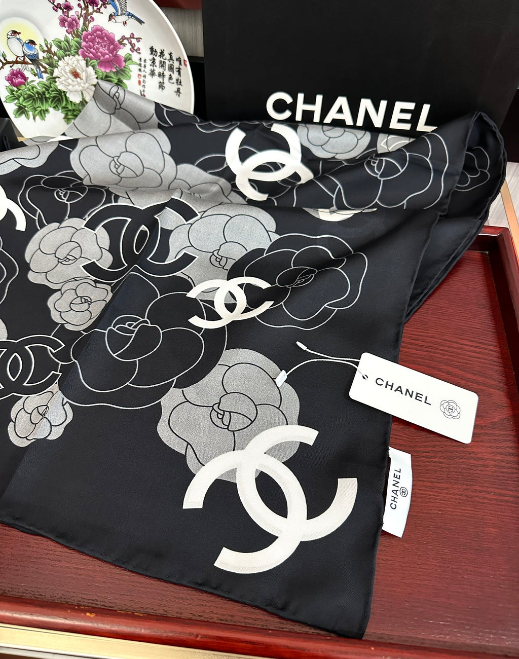 CHANEL 25S SCARF 90 IN SILK 738464