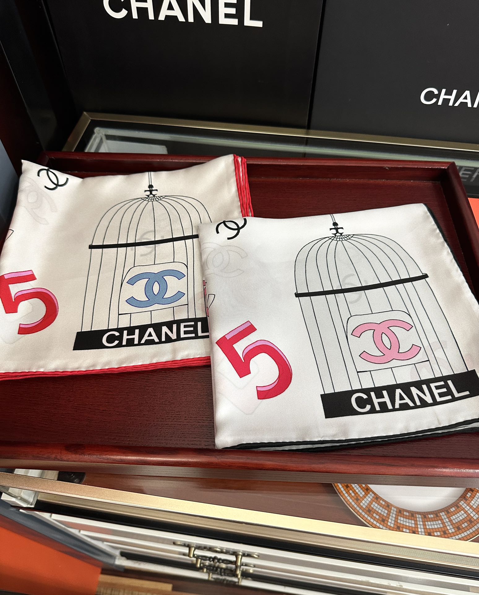 CHANEL 25S SCARF 90 IN SILK 929757