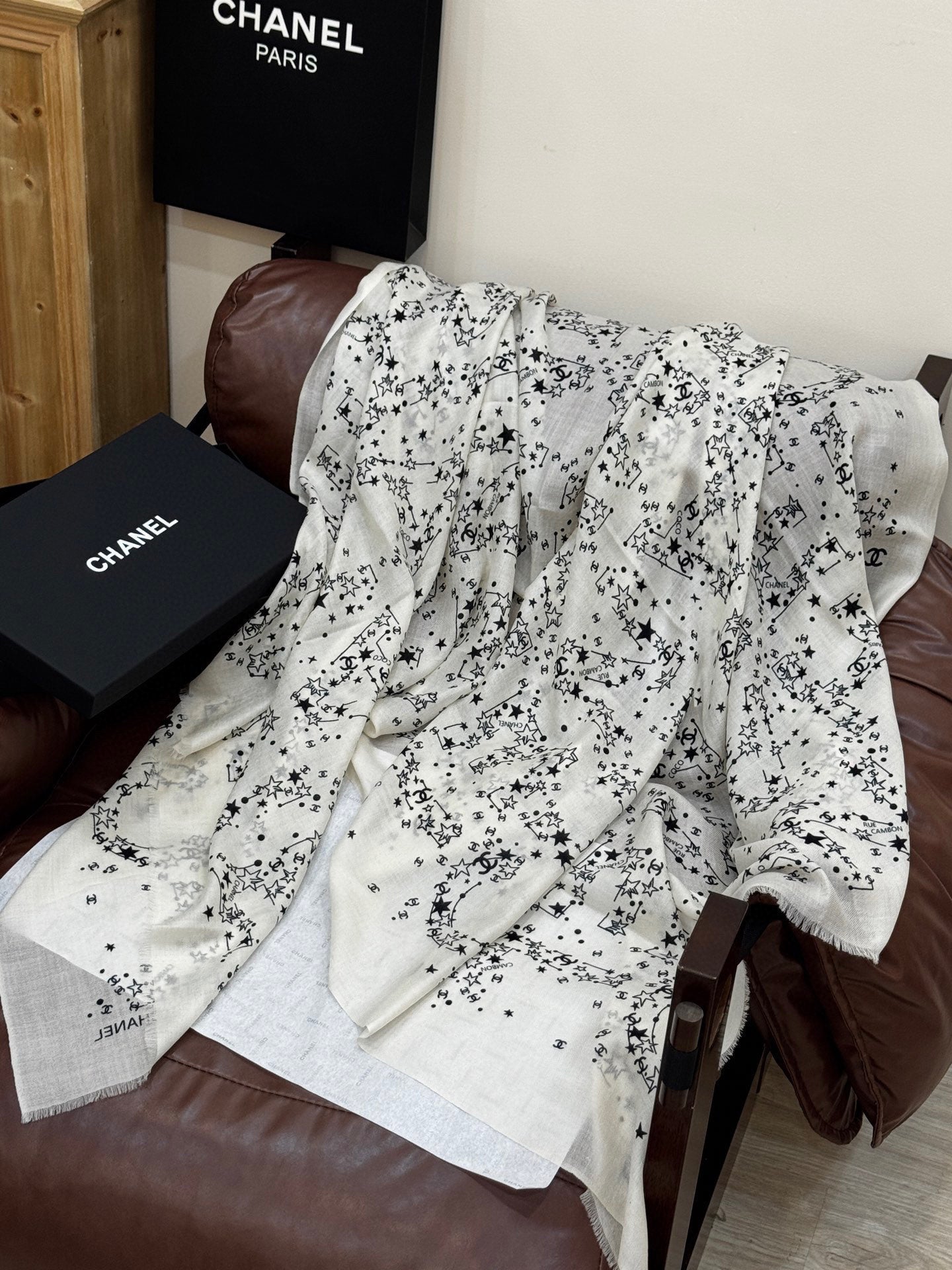 CHANEL 25S SCARF 200 IN CASHMERE 728987