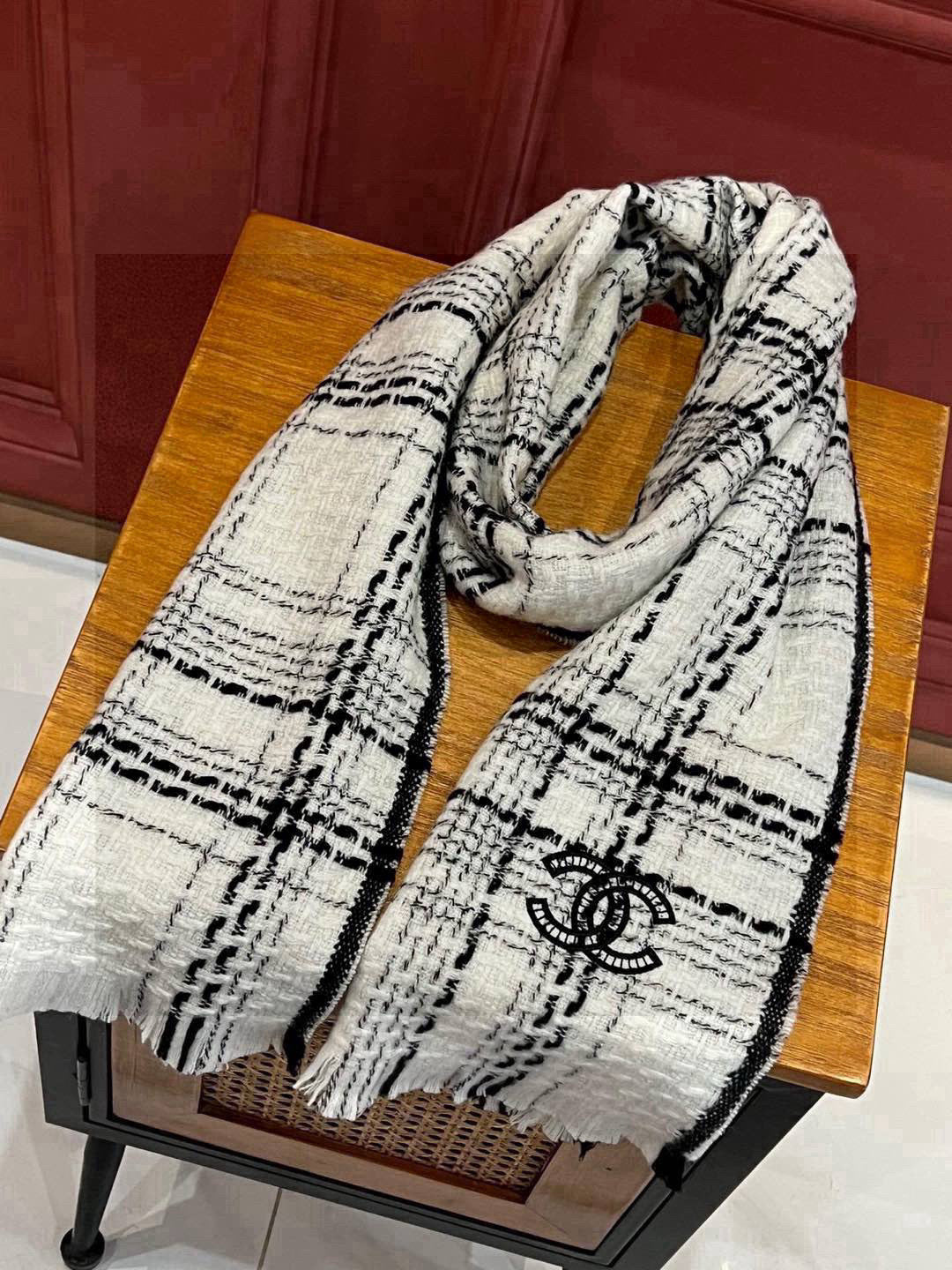 CHANEL 25S SCARF 185 IN CASHMERE 730559