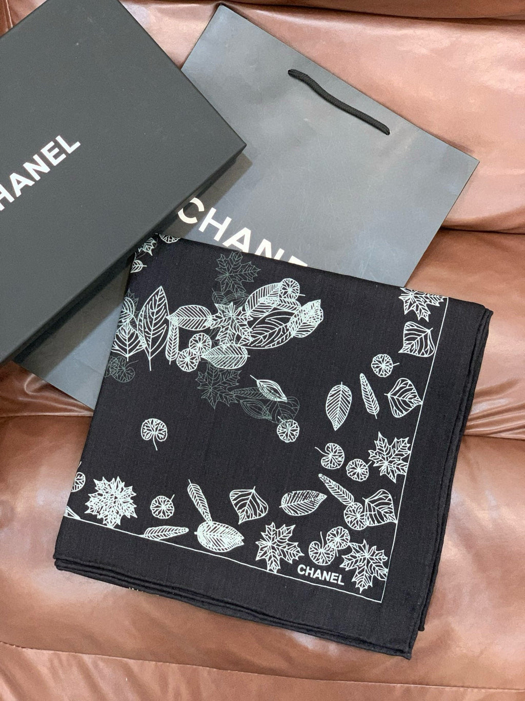 CHANEL 25S SCARF 135 IN CASHMERE 883660