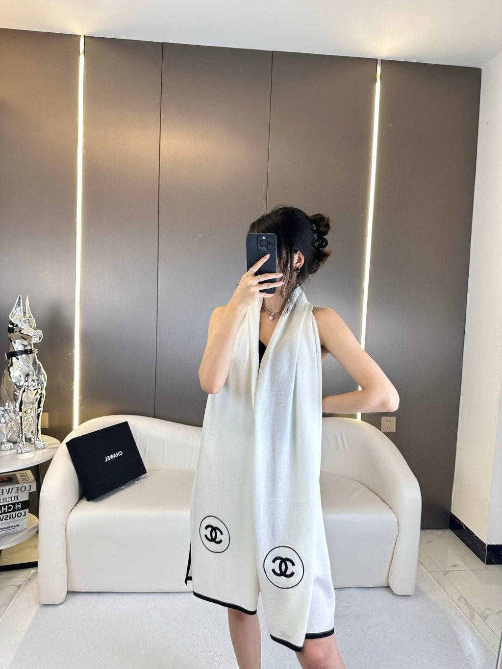 CHANEL LONG SCARF 200 CM IN WHITE CASHMERE AND SILK 396410
