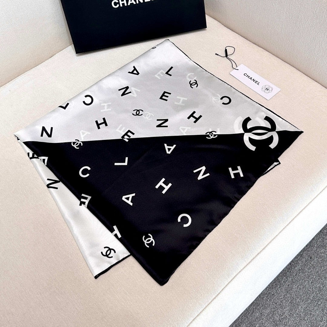 CHANEL 25S SCARF 90 IN SILK 991884