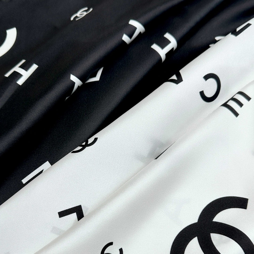 CHANEL 25S SCARF 90 IN SILK 720005