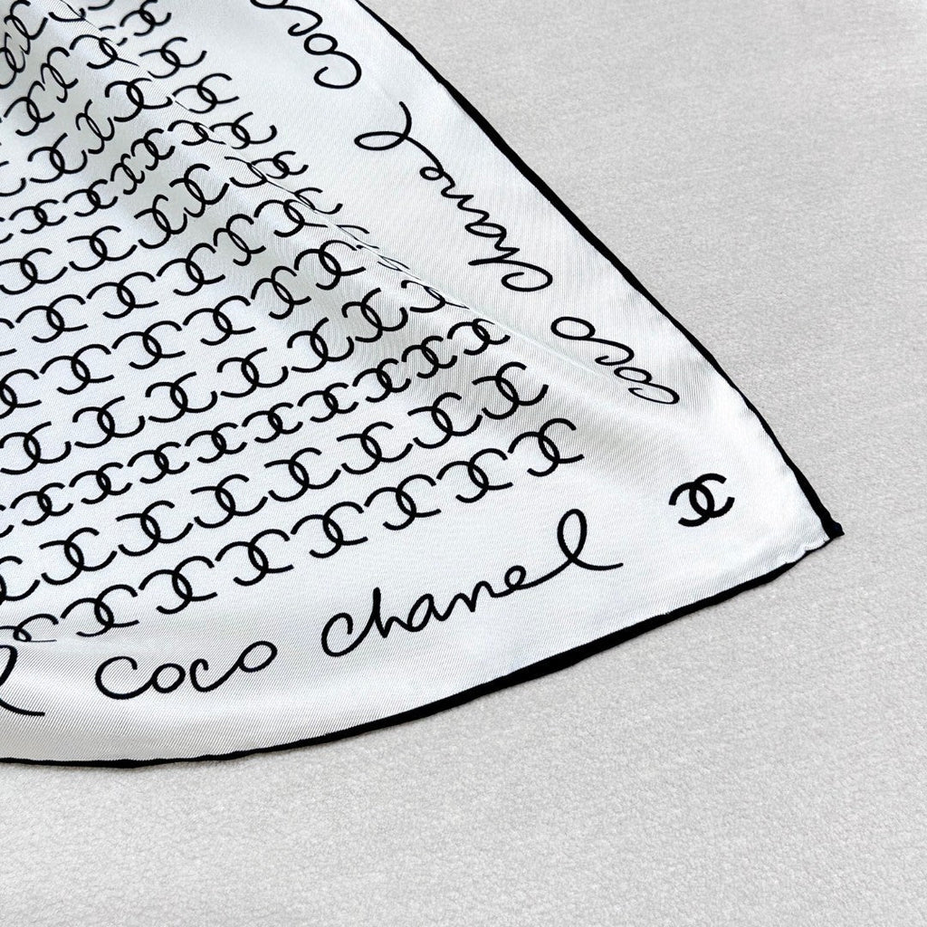 CHANEL 25S SCARF 90 IN SILK 732138