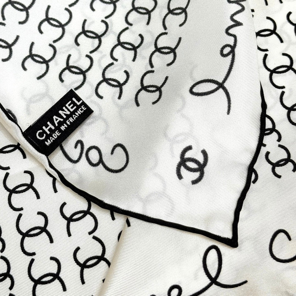 CHANEL 25S SCARF 90 IN SILK 732138