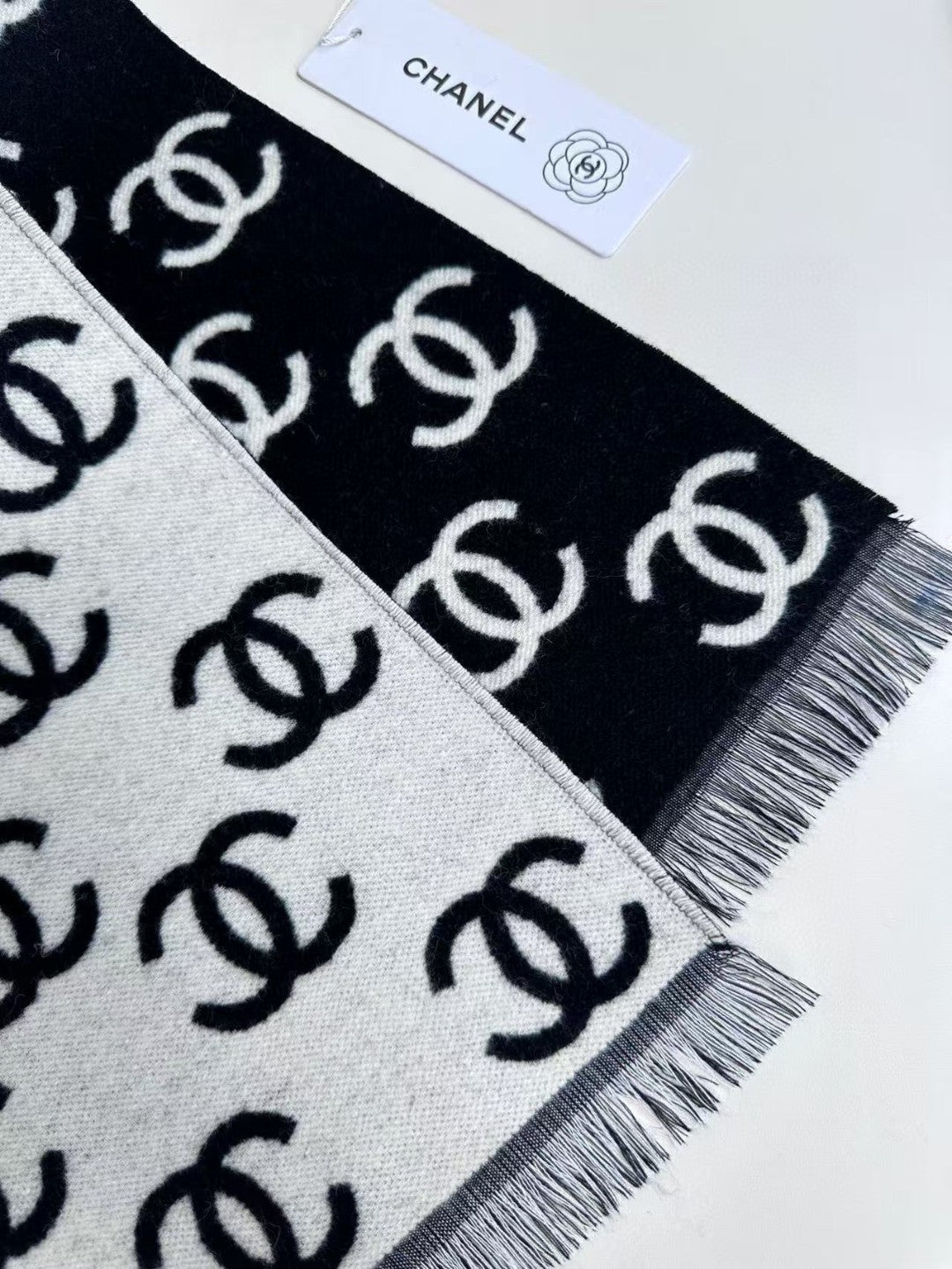 CHANEL 25S SCARF 180 IN CASHMERE WOOL 733942