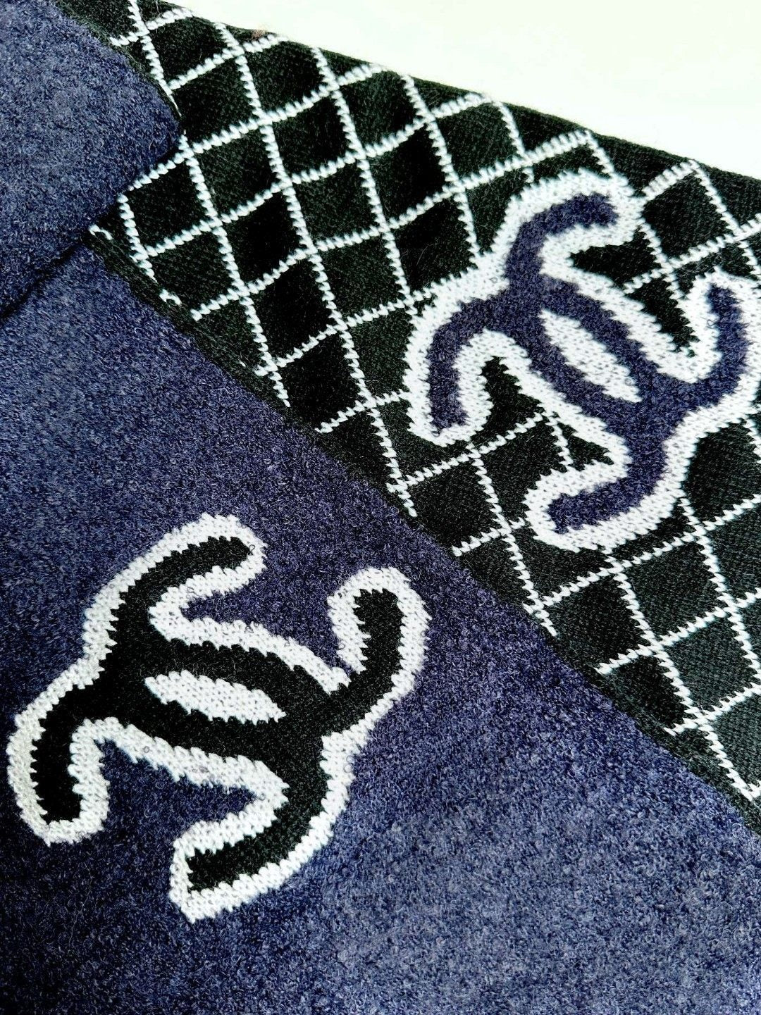 CHANEL 25S SCARF 185 IN CASHMERE 721526