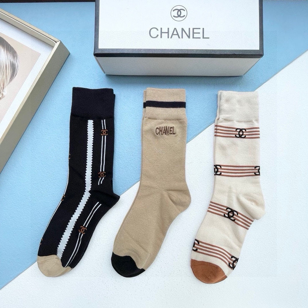 CHANEL CREW SOCKS 410909 ( 1 BOX )