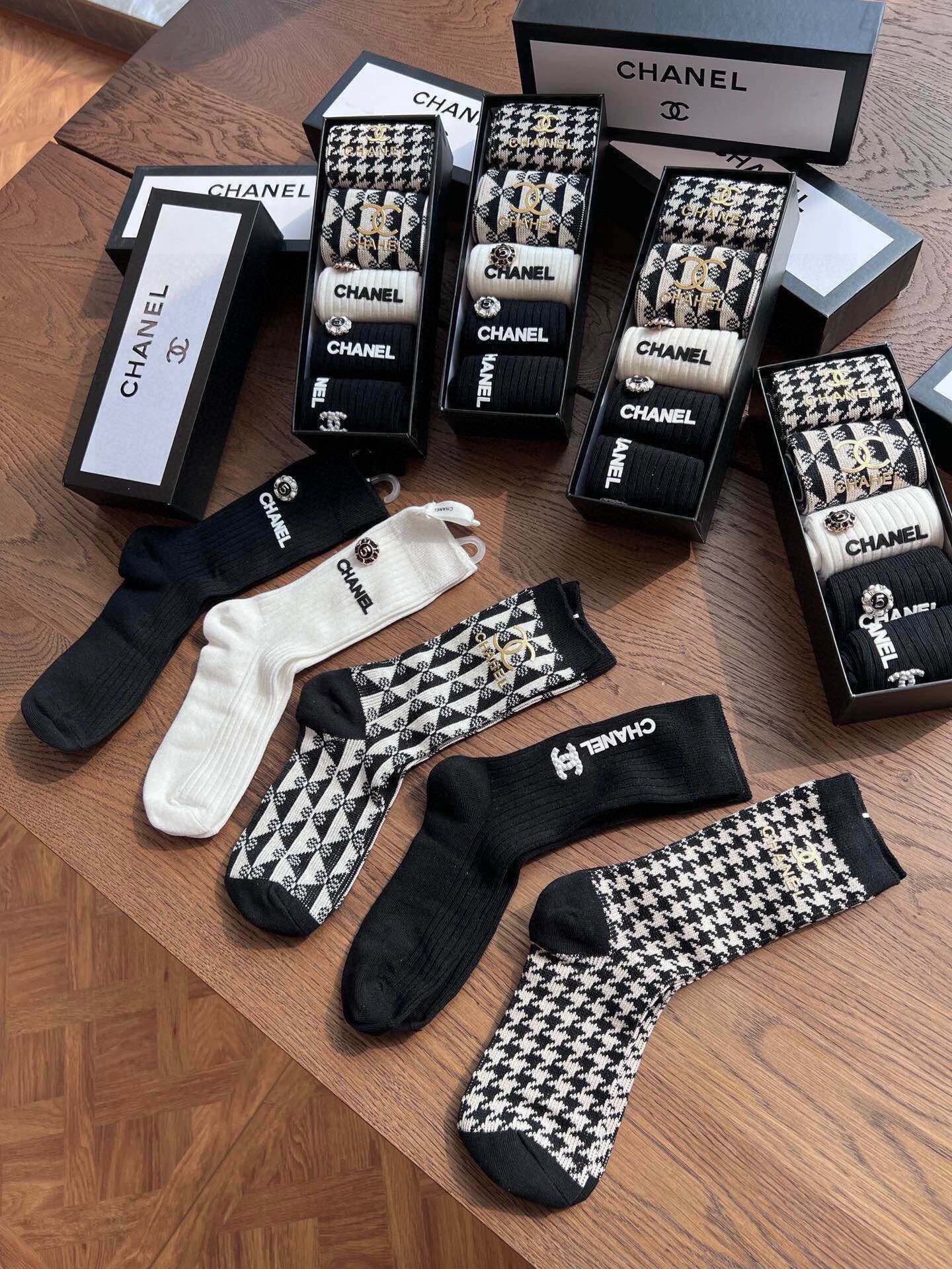 CHANEL CREW SOCKS 416051 ( 1 BOX )