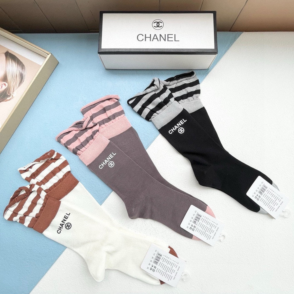 CHANEL CREW SOCKS 418961 (1 BOX )