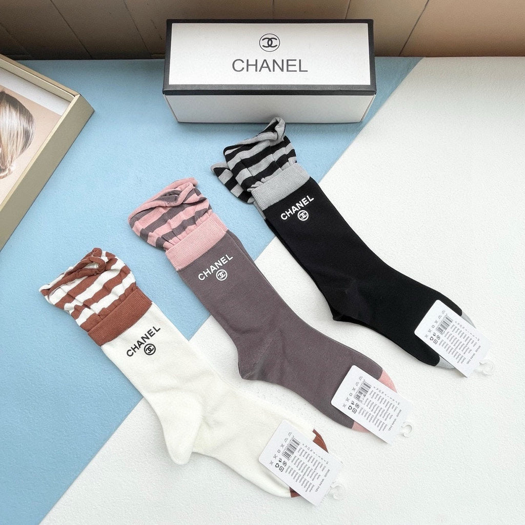 CHANEL CREW SOCKS 418961 (1 BOX )