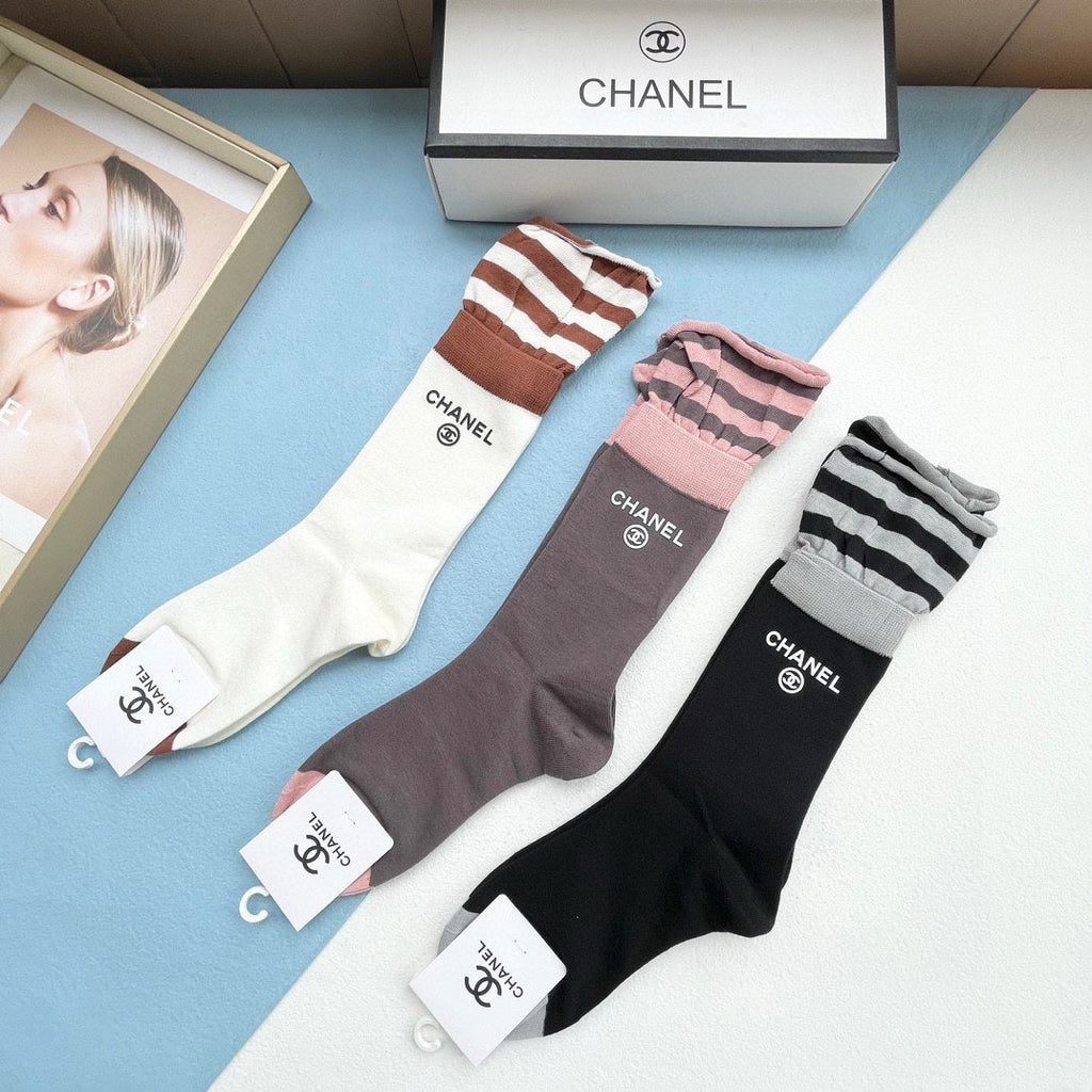 CHANEL CREW SOCKS 418961 (1 BOX )