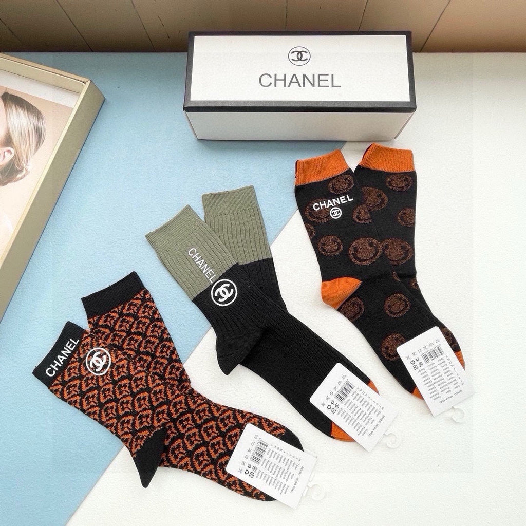 CHANEL CREW SOCKS 423923 (1 BOX)