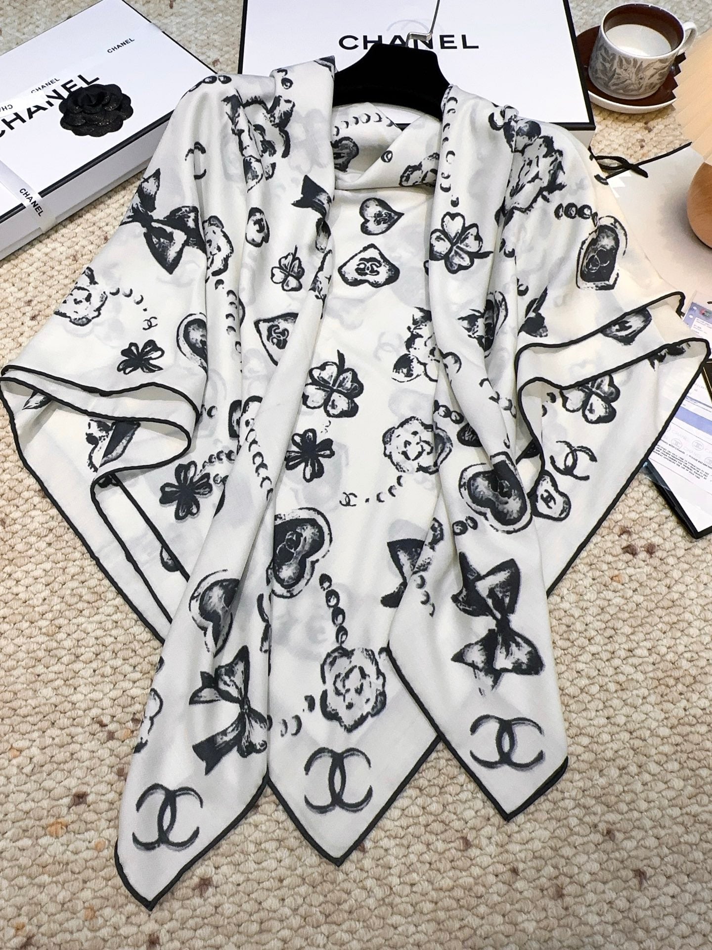 CHANEL 25S SCARF 140 CM IN CASHMERE SILK 943923