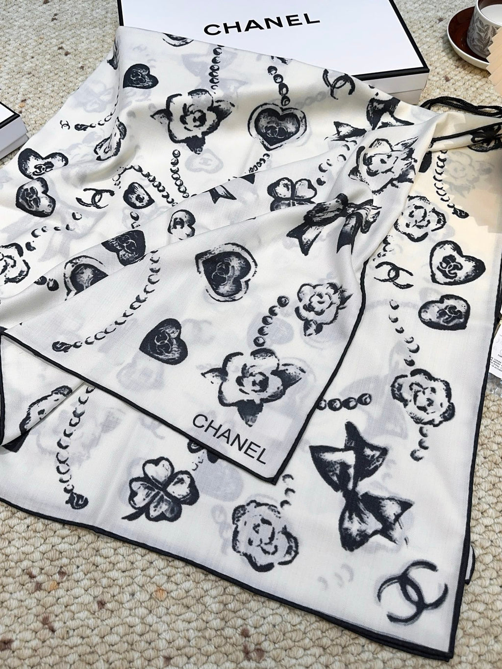 CHANEL 25S SCARF 140 CM IN CASHMERE SILK 943923