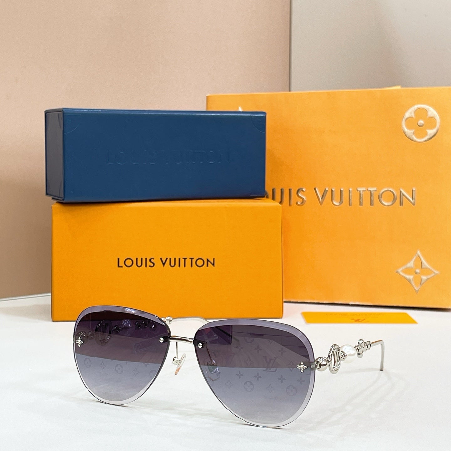 Louis Vuitton Sunglasses-Z3318U