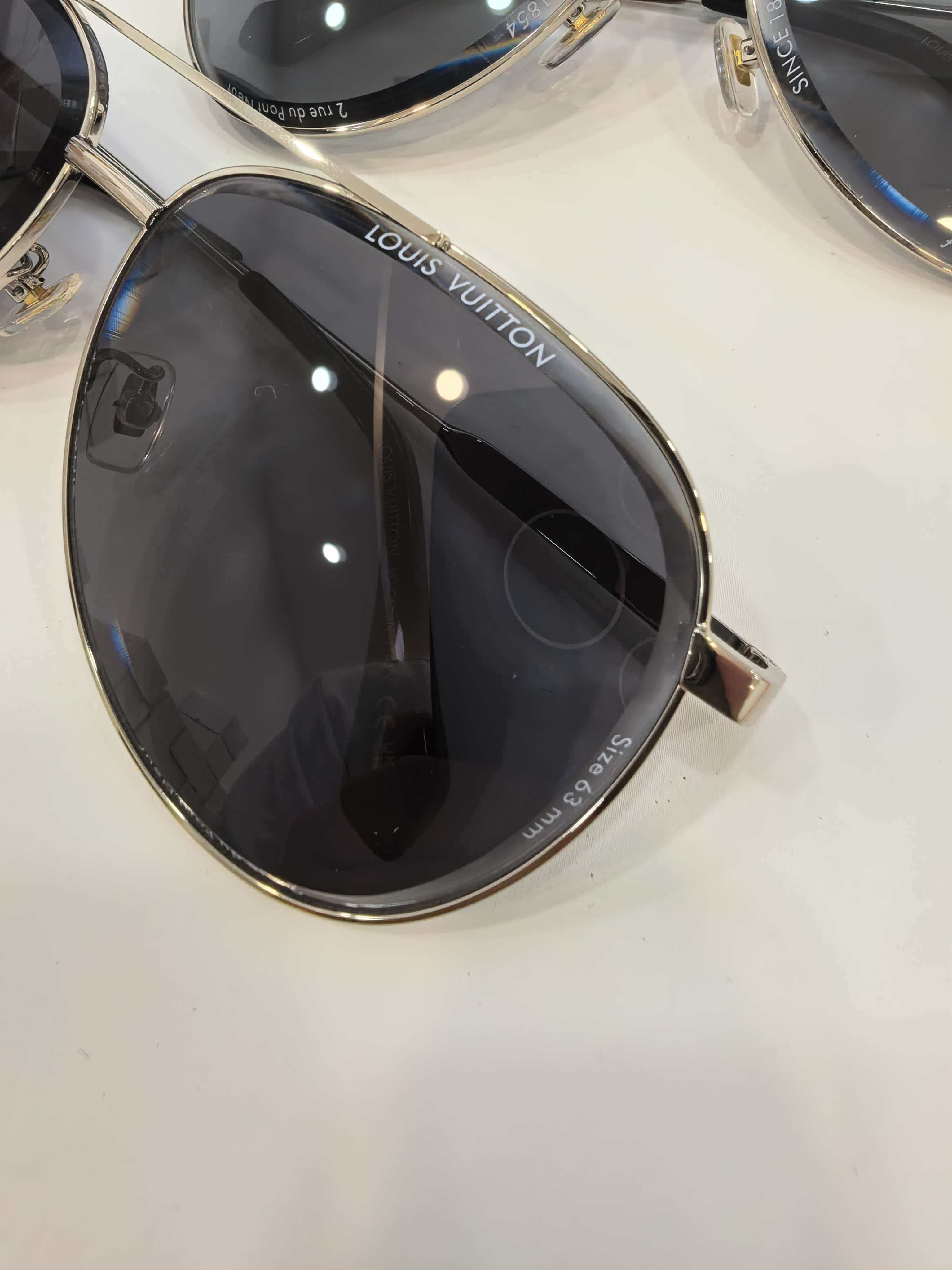 LOUIS VUITTON Sunglasses Z2636U